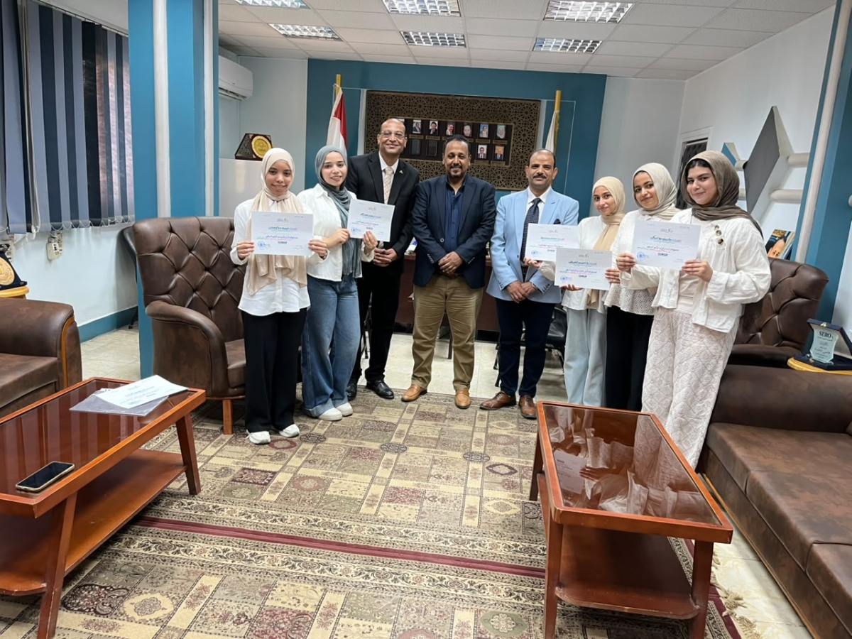 عميد كلية التربية النوعية يمنح شهادات التقدير للفائزين في مسابقة مركز رعاية الموهوبين بجامعة بنها